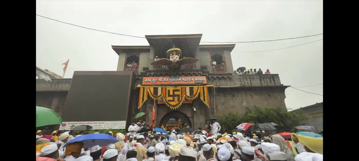देहूतून संत तुकाराम महाराज पालखीचे पंढरपूरकडे भक्तिमय प्रस्थान