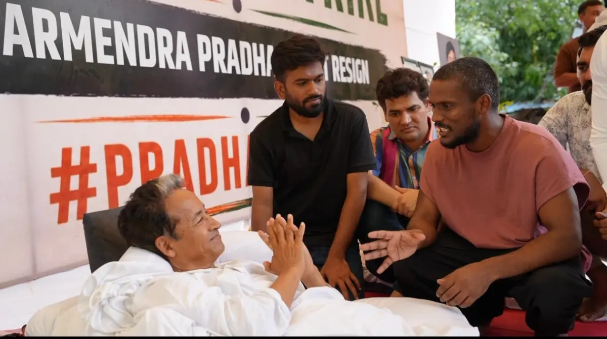 Punjabi Singer Kaka Visits Jantar Mantar, Meets Sonam Wangchuk Amid CJP's Ongoing Protest