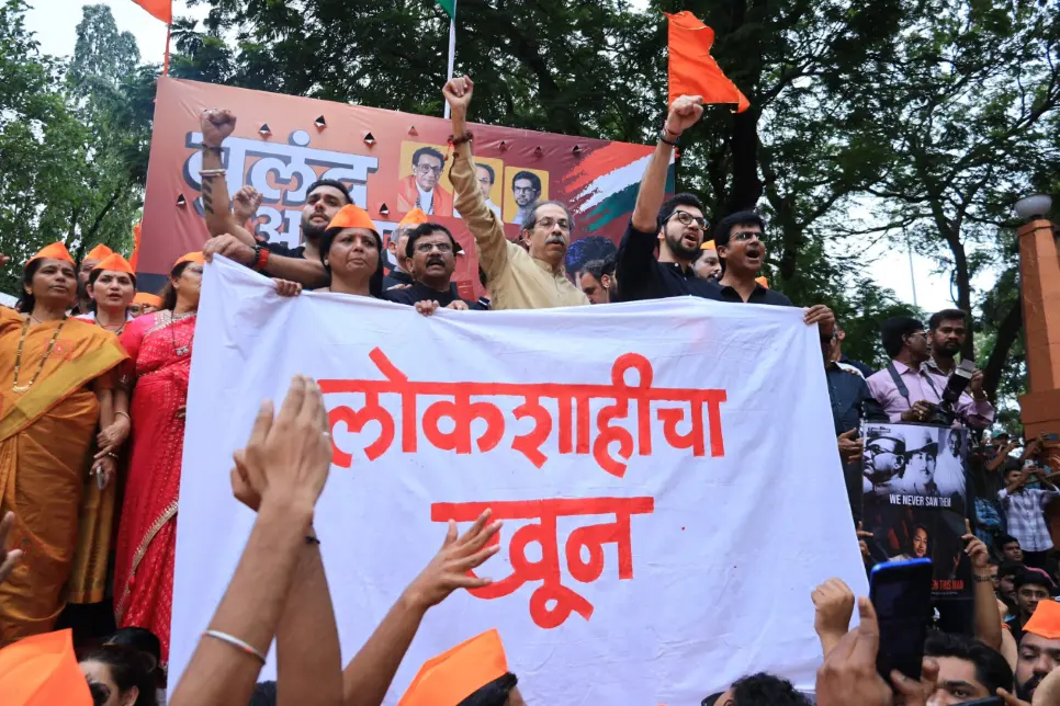'पाकिस्तानशी चर्चा, मग वांगचुकांशी का नाही?' शिवाजी पार्कवरून उद्धव ठाकरे यांचा केंद्र सरकारवर हल्लाबोल