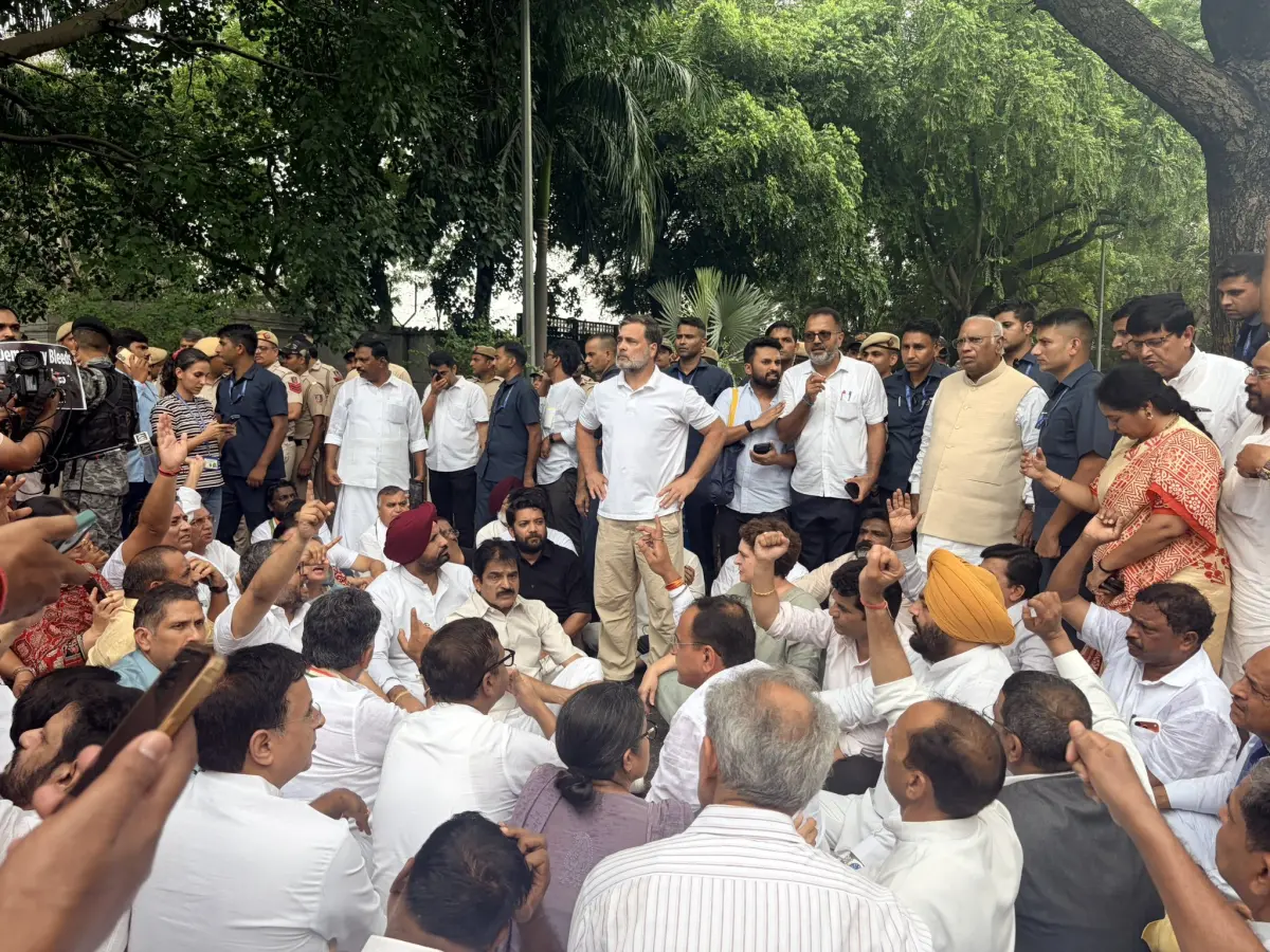 NEET पेपर लीक विरोध: जंतर-मंतर से पीएम आवास तक पहुंचा आंदोलन, राहुल गांधी हिरासत में
