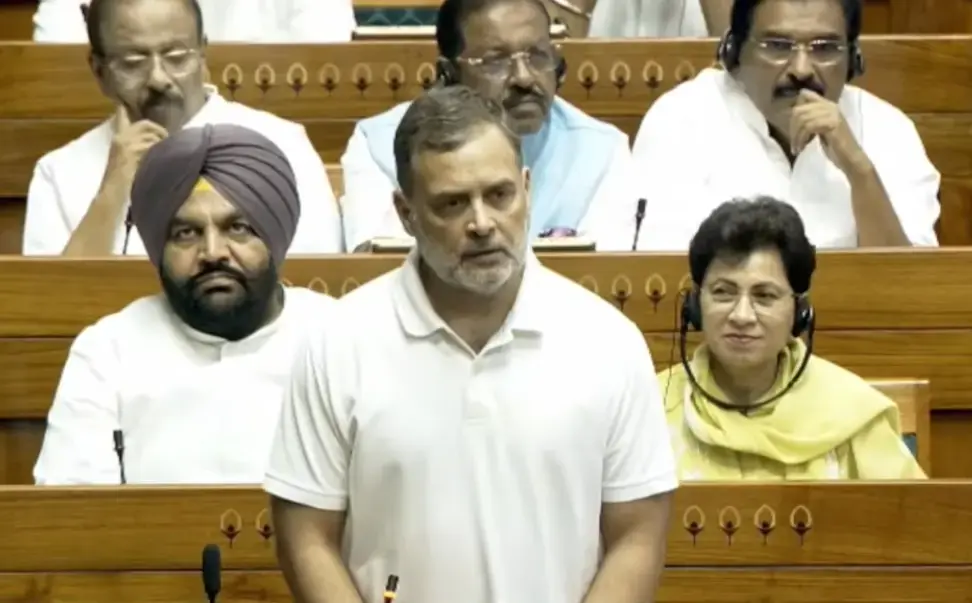 संसद में हंगामा: राहुल गांधी की 'इडियट' और 'अंधभक्त' टिप्पणी